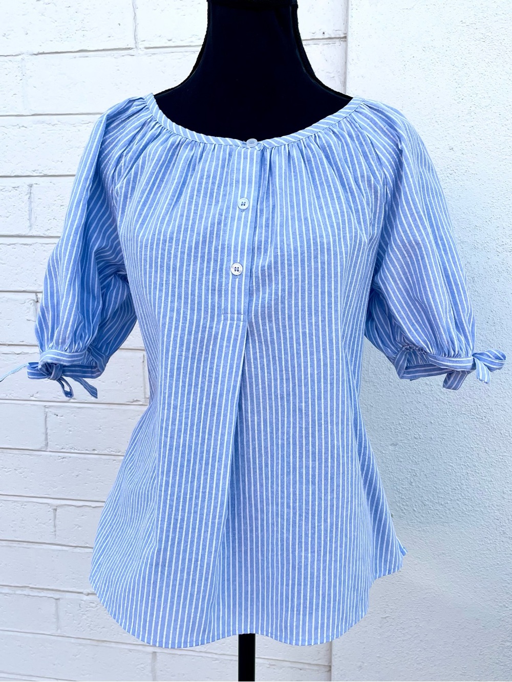 Blue Striped Short Sleeve Peasant Blouse with Tie Sleeves Small EUC